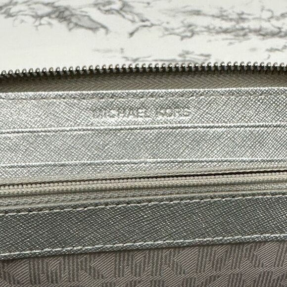 New MICHAEL KORS BLACK/SILVER TRAVEL CONTINENTAL LEATHER WALLET - Picture 8 of 11